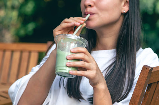 Are Meal Replacement Shakes Nutritionally Complete? Decoding the Liquid Meal